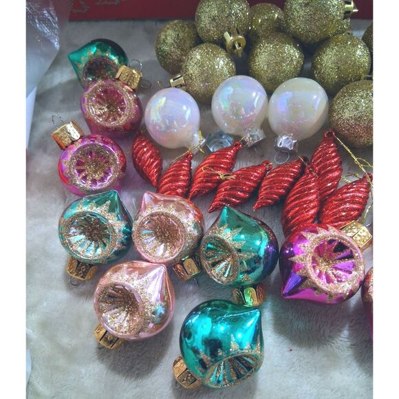 Vintage Christmas Tree Ornaments Set Of 41 Gold Red Green Pink Pearl Glitter - Picture 2 of 7
